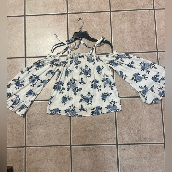 American Eagle Outfitters Tops - American Eagle Floral Cold Shoulder Top